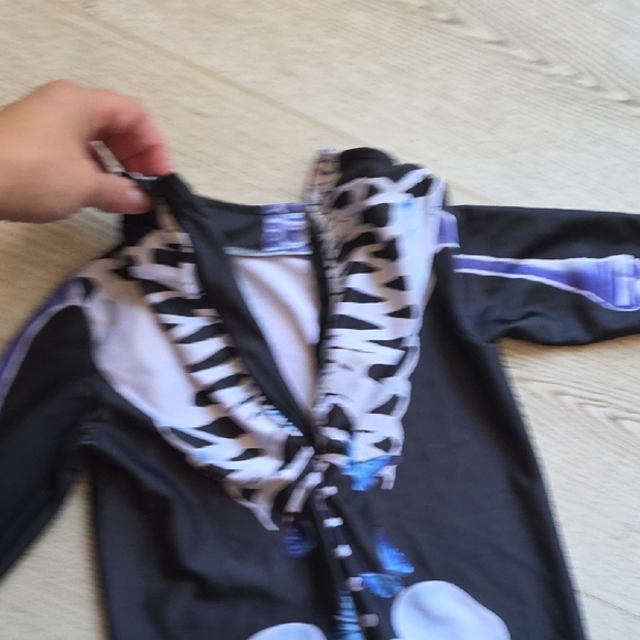 Kids Skeleton Print One Piece - Picture 3 of 3